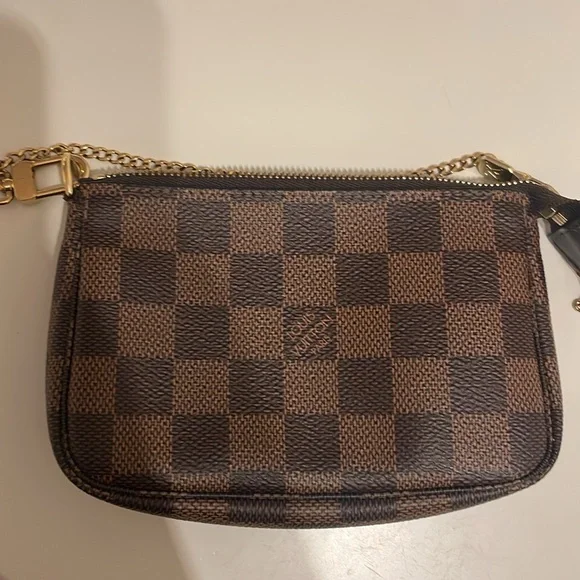 Louis Vuitton Mini Pochette Accessoires - Picture 6 of 6